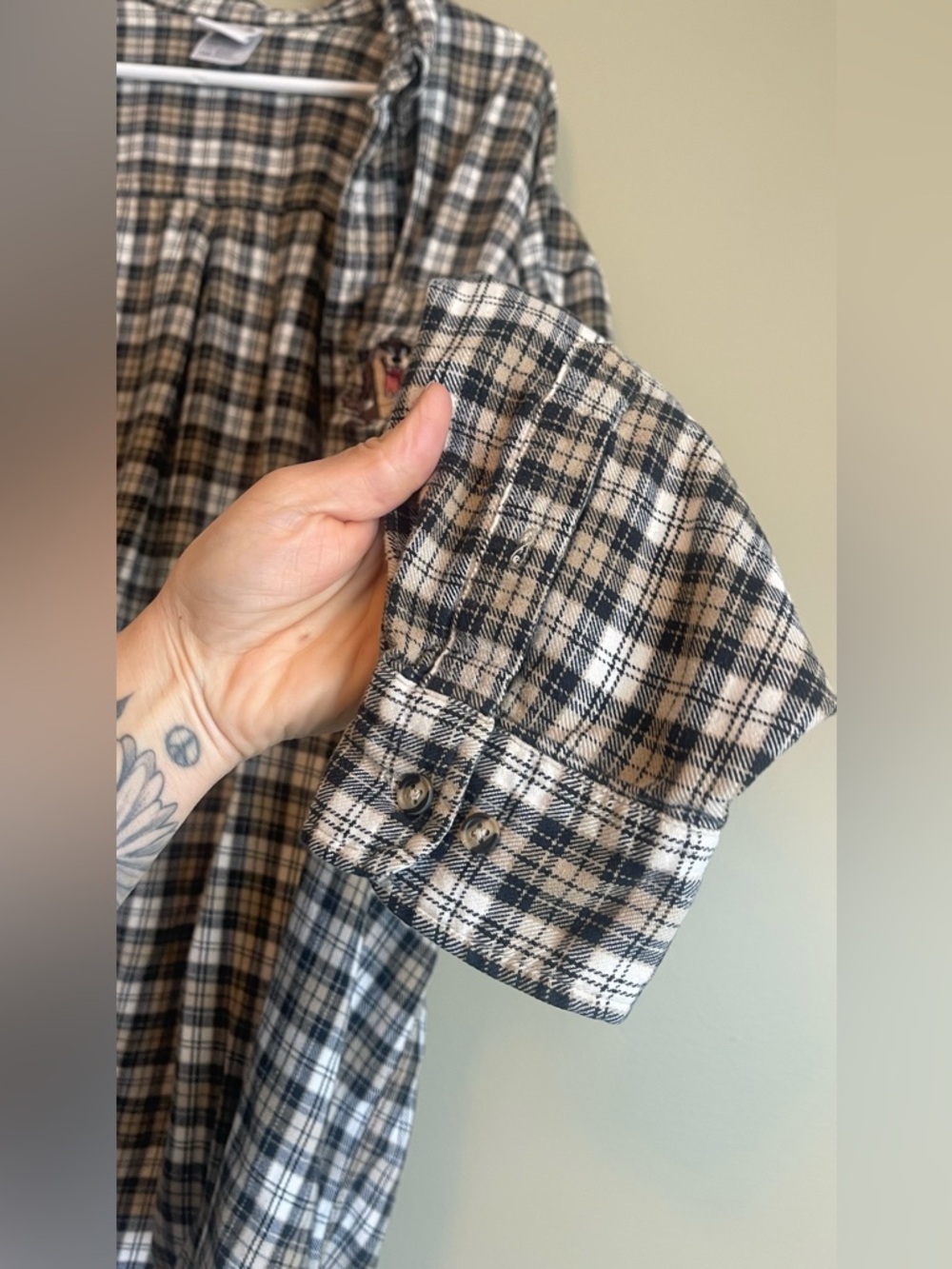 Vintage 99’ Warner Brothers Tasmanian Devil Embroidered Cotton Plaid Button Down - Picture 5 of 12